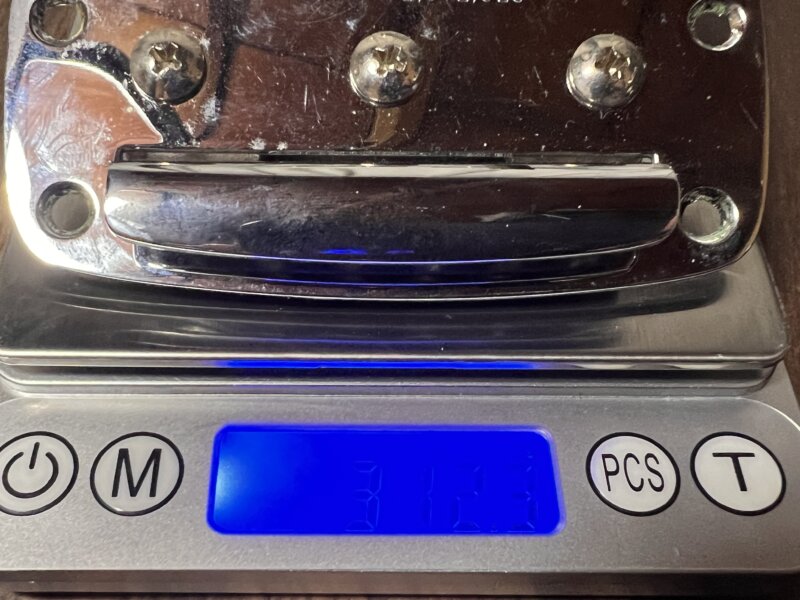 現行USAのジャズマスタートレモロシステムの重さは312g程度