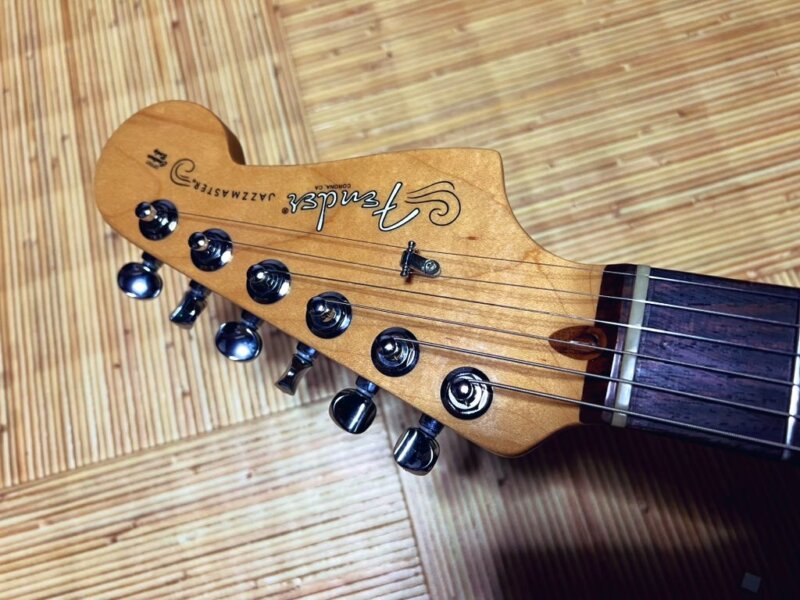 アメプロジャズマスターのペグをFender Locking Tuners with Vintage-Style Buttons Chromeに交換した後