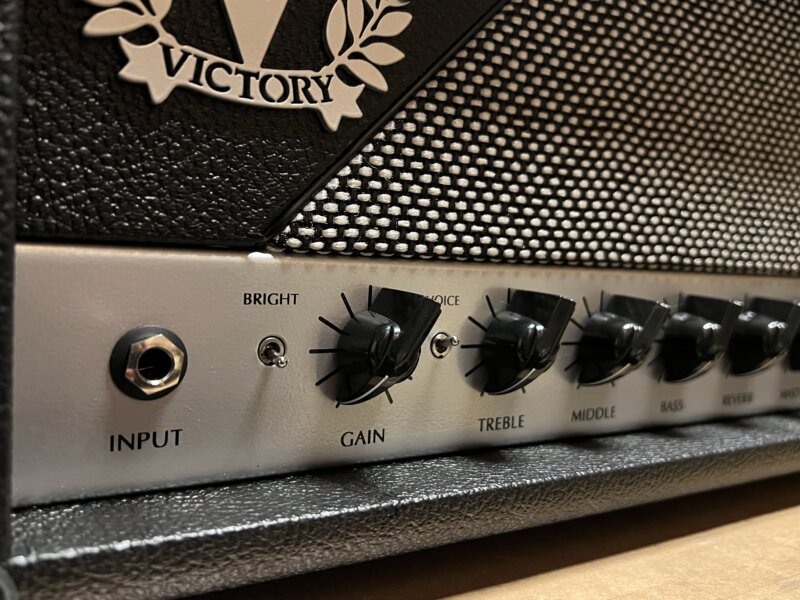 Victory The DeputyのBrightとVoiceスイッチ
